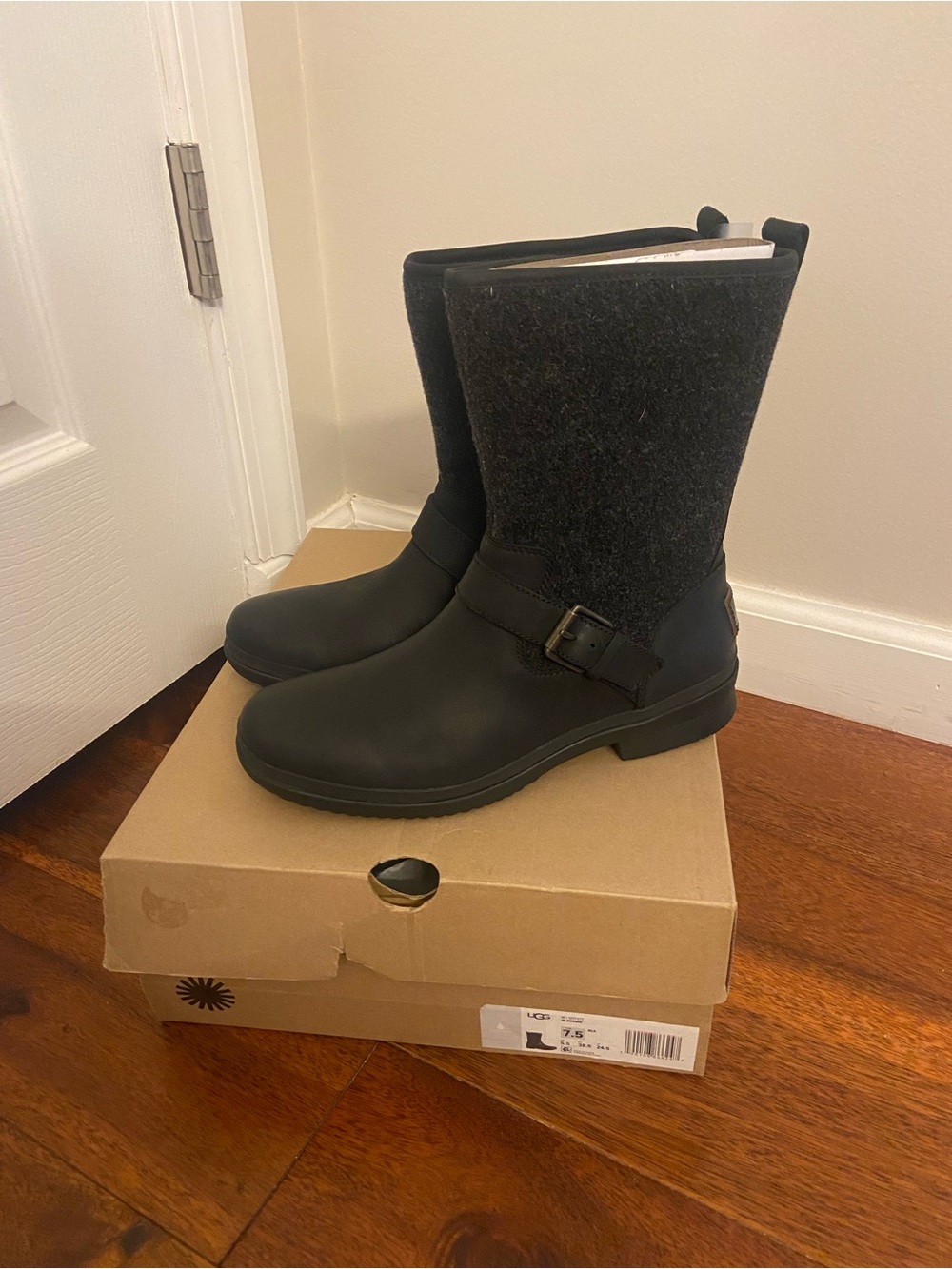Ugg Robbie black waterproof boots 7.5 New